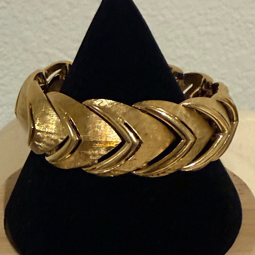 Vintage Textured Good Tone Articulated Bracelet